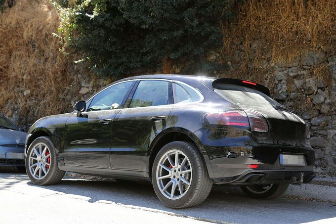 YEN PORSCHE MACAN HAFF KAMUFLAJLI RESM GALERS