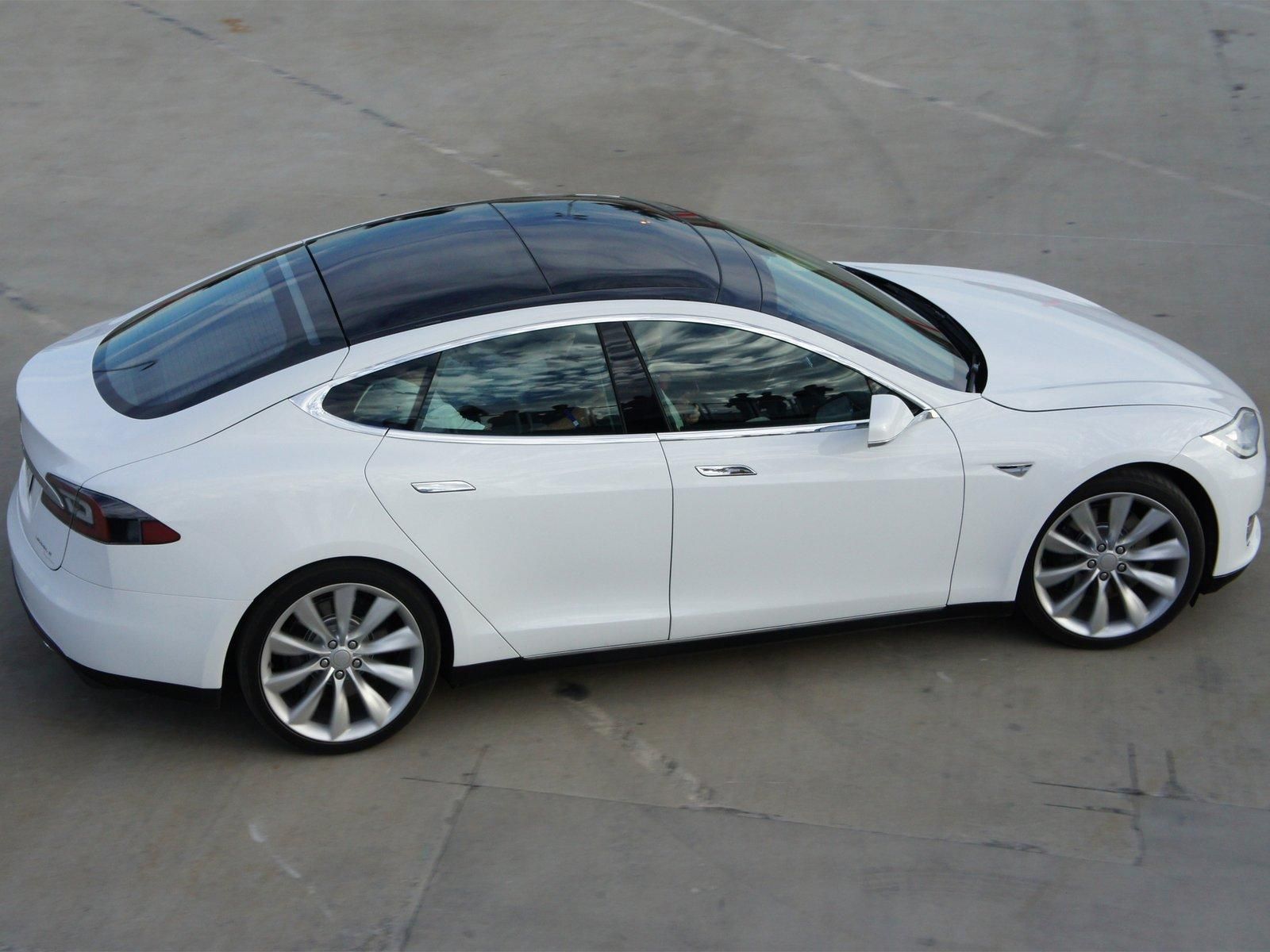 TESLA MODEL S RESM GALERS