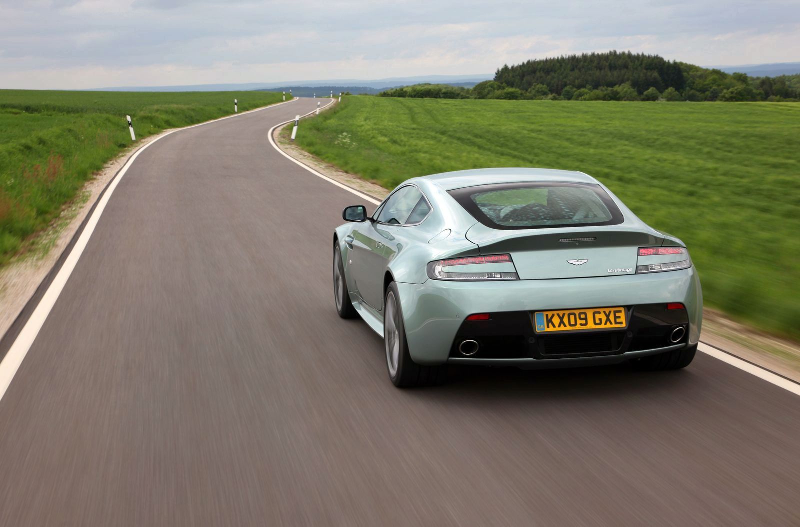 ASTON MARTN V12 VANTAGE GALER