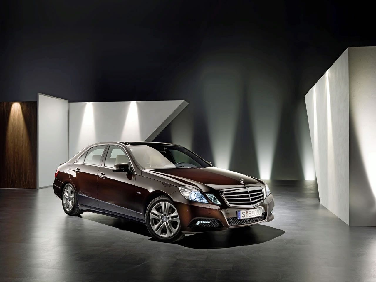 MERCEDES E SEDAN (2010)