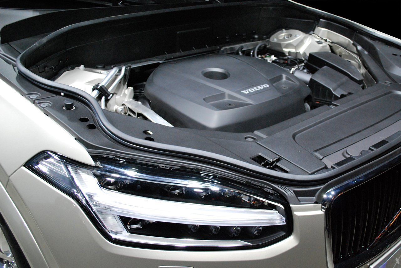 YEN 2015 VOLVO XC90'IN CANLI RESM GALERS