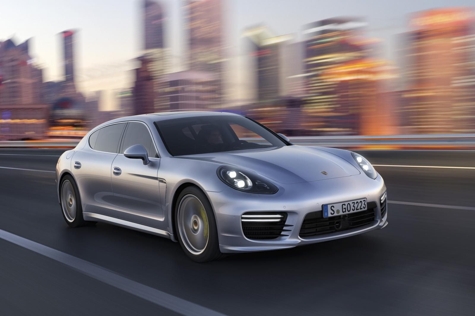 YENi MAKYAJLI 2014 PORSCHE PANAMERA VE PANEMERA E-HYBRD GALER