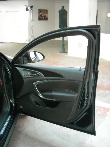 YEN MAKYAJLI OPEL NSGNA  MEKAN RESMLER