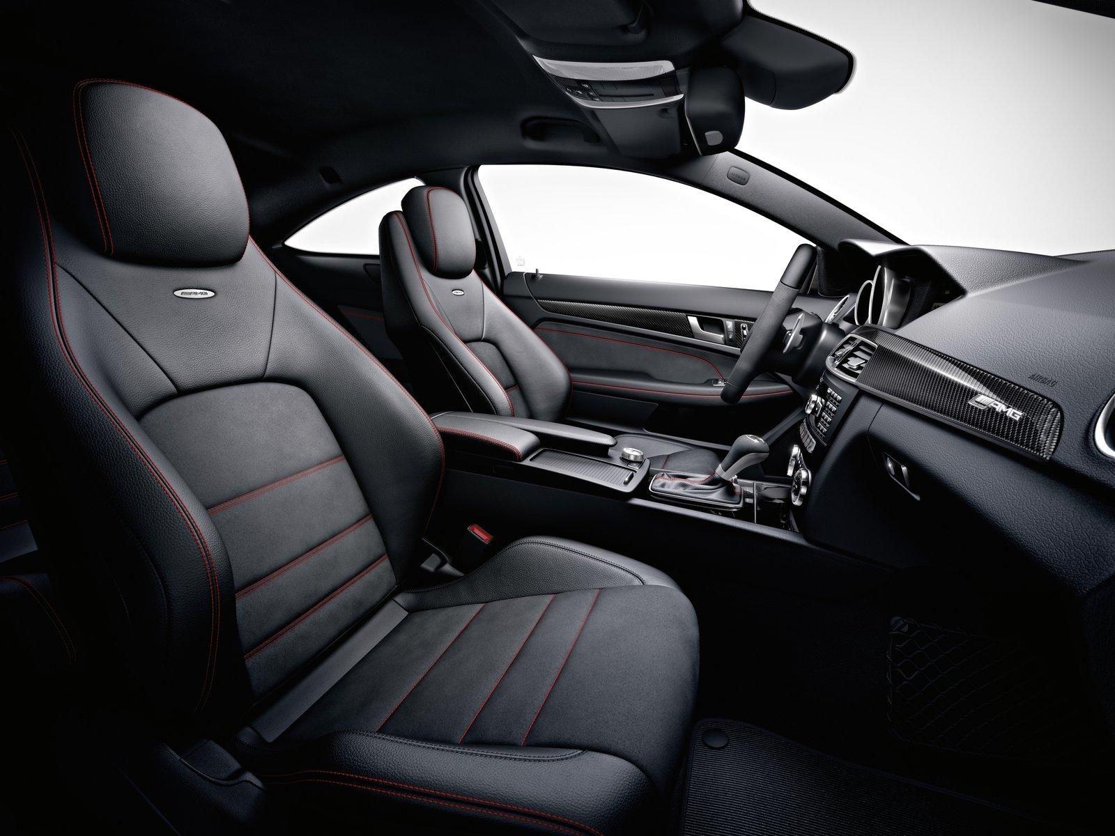 MERCEDES C63 AMG BLACK GALER