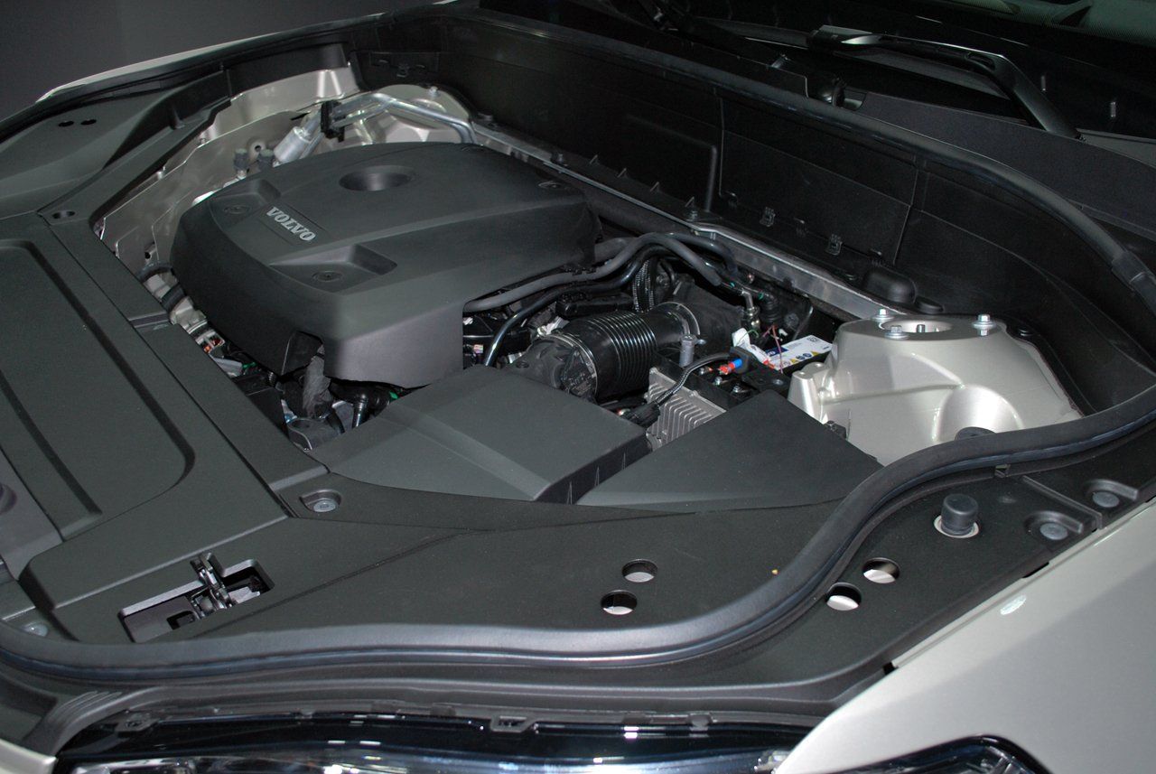 YEN 2015 VOLVO XC90'IN CANLI RESM GALERS