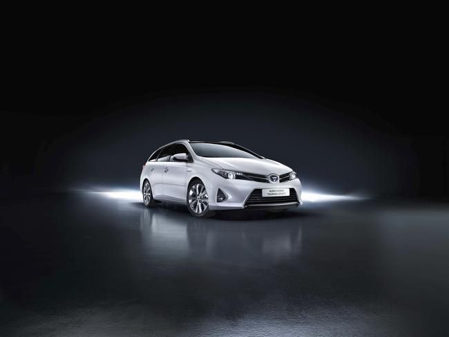 YEN TOYOTA AURS TOURNG SPORTS RESM FOTORAF GALERS