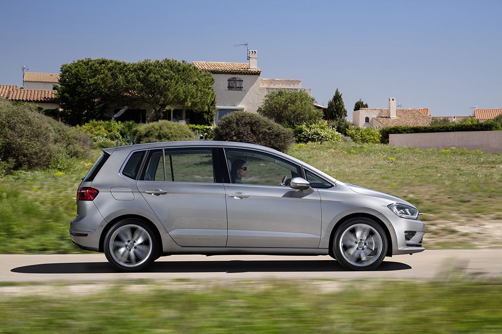 YEN VOLKSWAGEN GOLF SPORTSVAN DETAYLI RESM GALERS