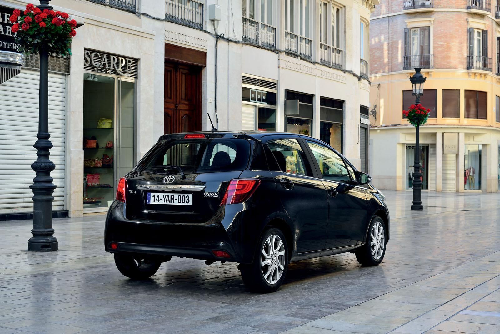 YEN 2015 MAKYAJLI TOYOTA YARS DETAYLI RESM GALERS