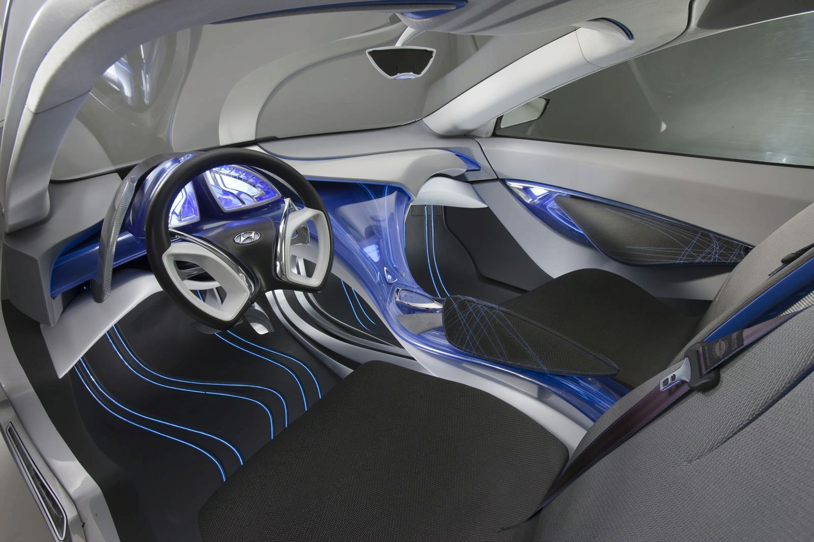 HYUNDA NUVS CONCEPT GALER