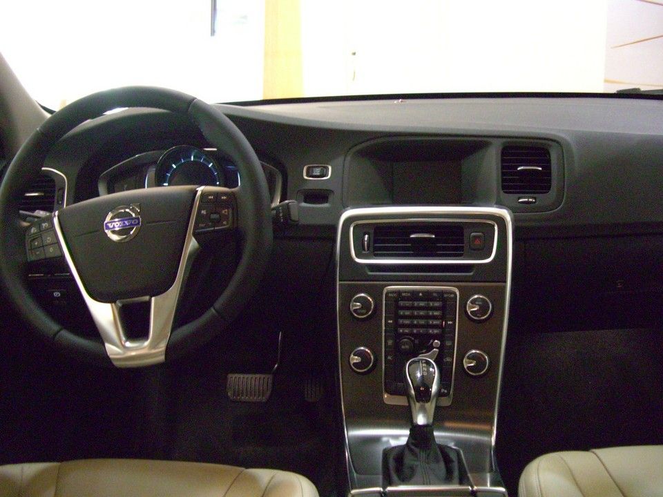YEN MAKYAJLI 2014 VOLVO S60 SATITA RESM GALERS