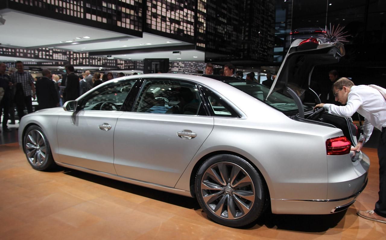 YEN� AUD� A8 L (UZUN VERS�YON) FRANKFURT RES�M GALER�S�