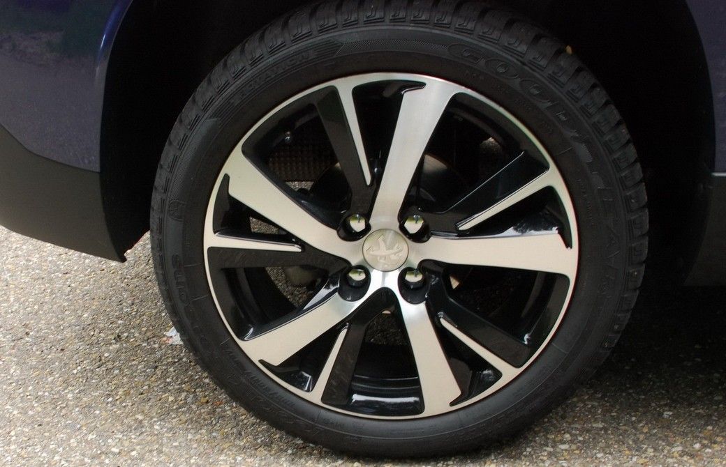 YEN PEUGEOT 2008 AVRUPA'DA YOLLARDA RESM GALERS