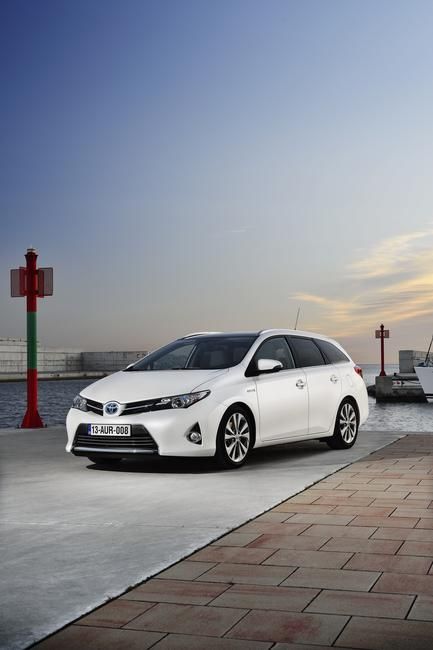 YEN TOYOTA AURS TOURNG SPORTS RESM FOTORAF GALERS