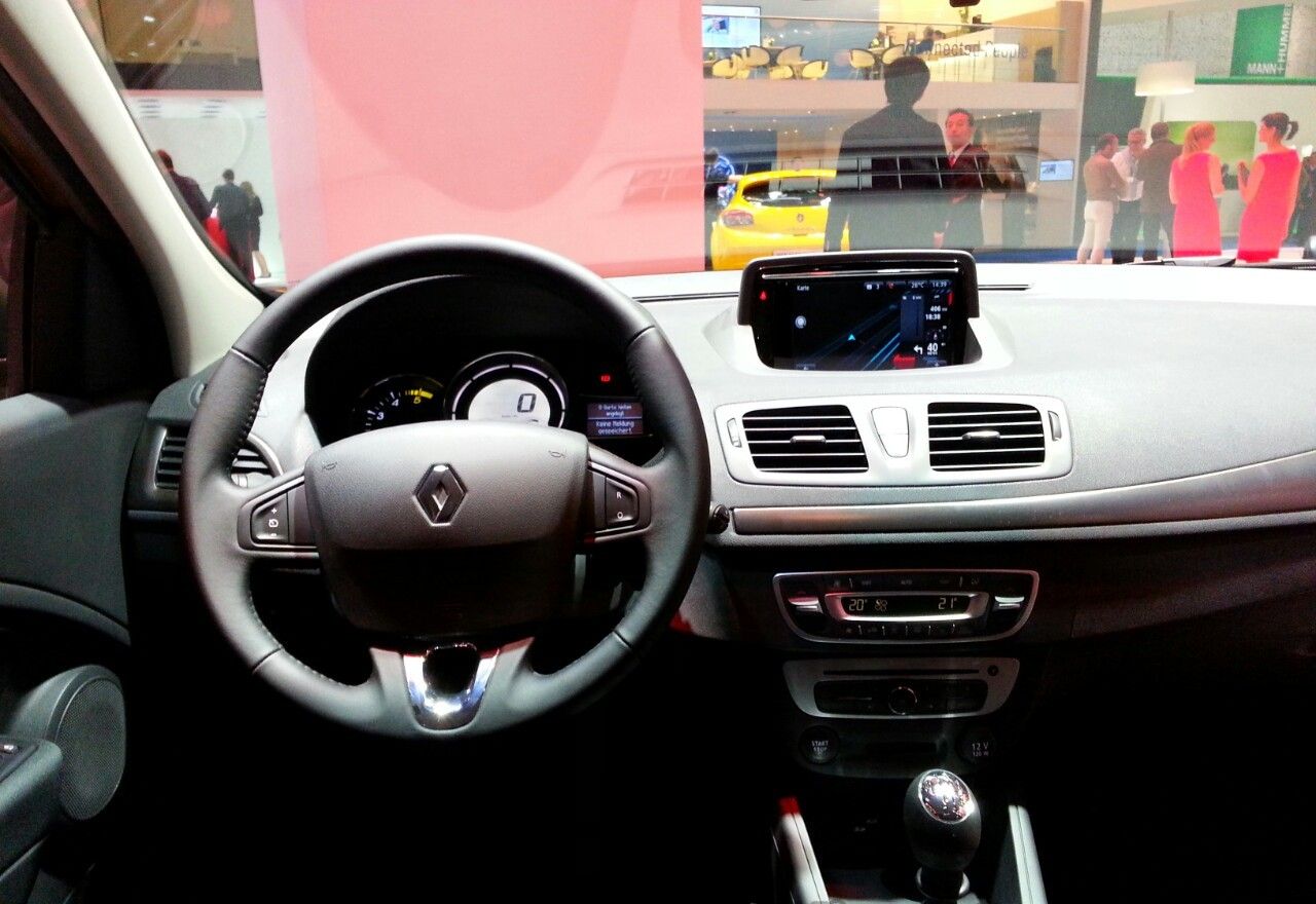 YEN MAKYAJLI RENAULT MEGANE FRANKFURT LANSMAN RESM GALERS