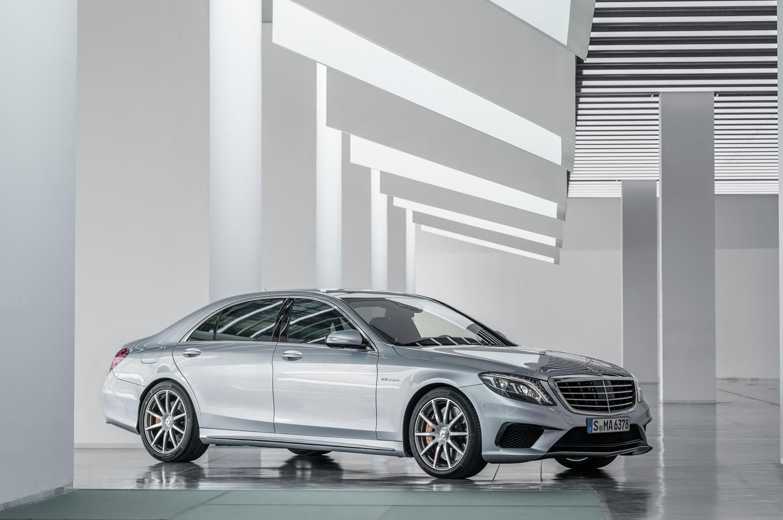 YEN MERCEDES S63 AMG RESM FOTORAF GALERS