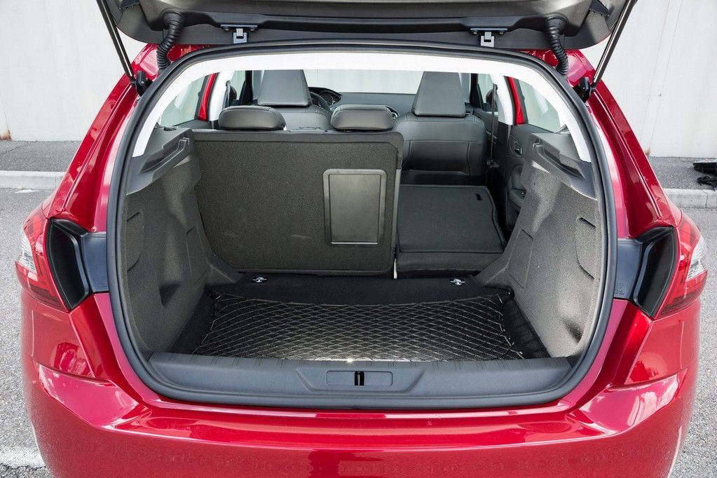 YEN PEUGEOT 308 YAKINDA YOLLARDA RESM GALERS