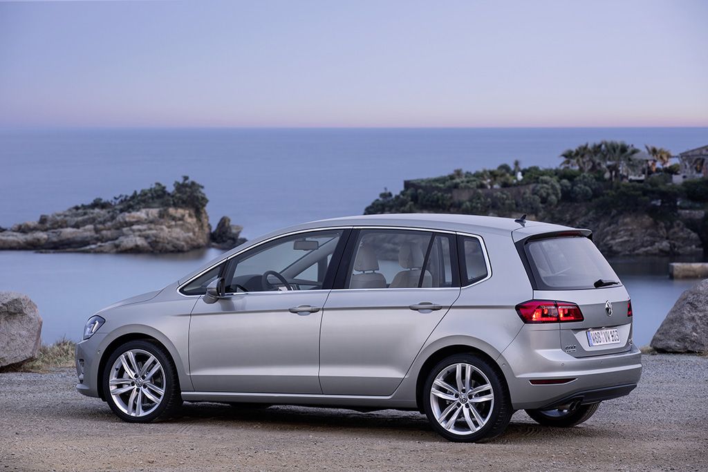 YEN VOLKSWAGEN GOLF SPORTSVAN DETAYLI RESM GALERS