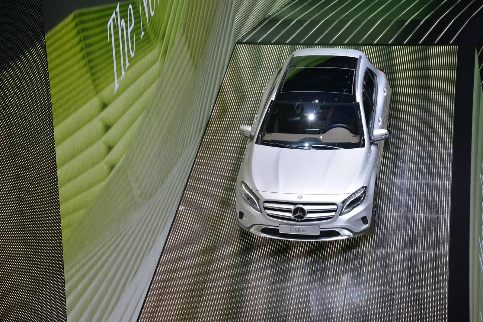 YEN MERCEDES GLA FRANKFURT LANSMAN RESM GALERS