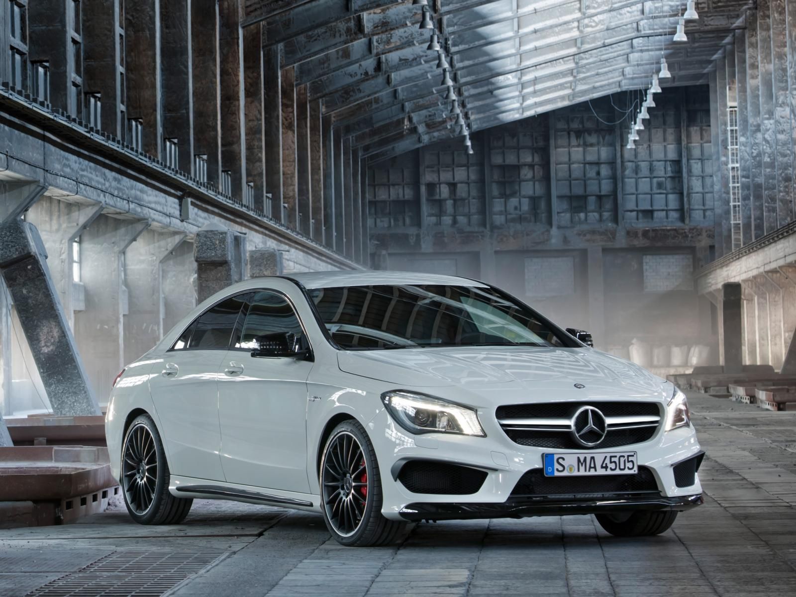 YEN MERCEDES CLA 45 AMG GALER