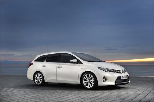 YEN TOYOTA AURS TOURNG SPORTS RESM FOTORAF GALERS