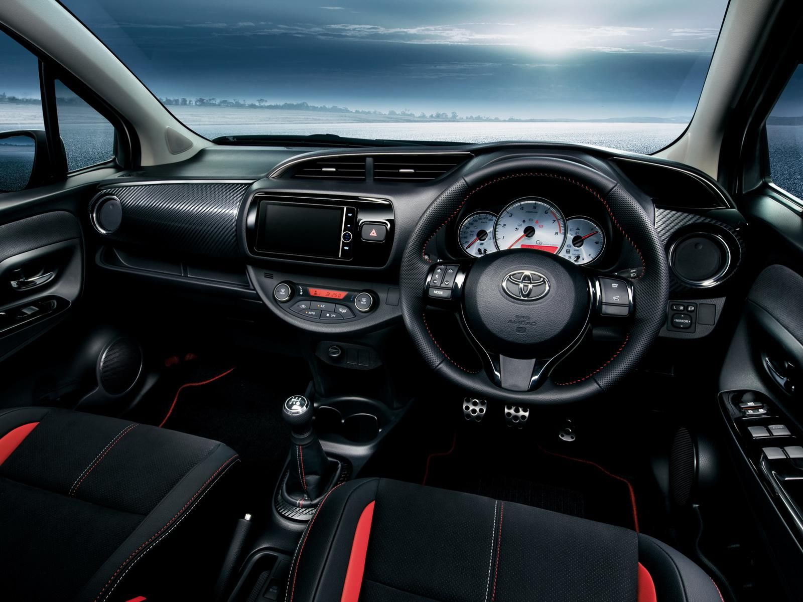 YEN MAKYAJLI TOYOTA YARS 2014 LK RESM GALERS