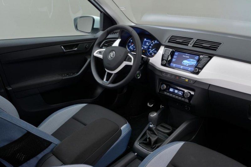 YEN� 2015 SKODA FAB�A COMB� RES�M GALER�S�