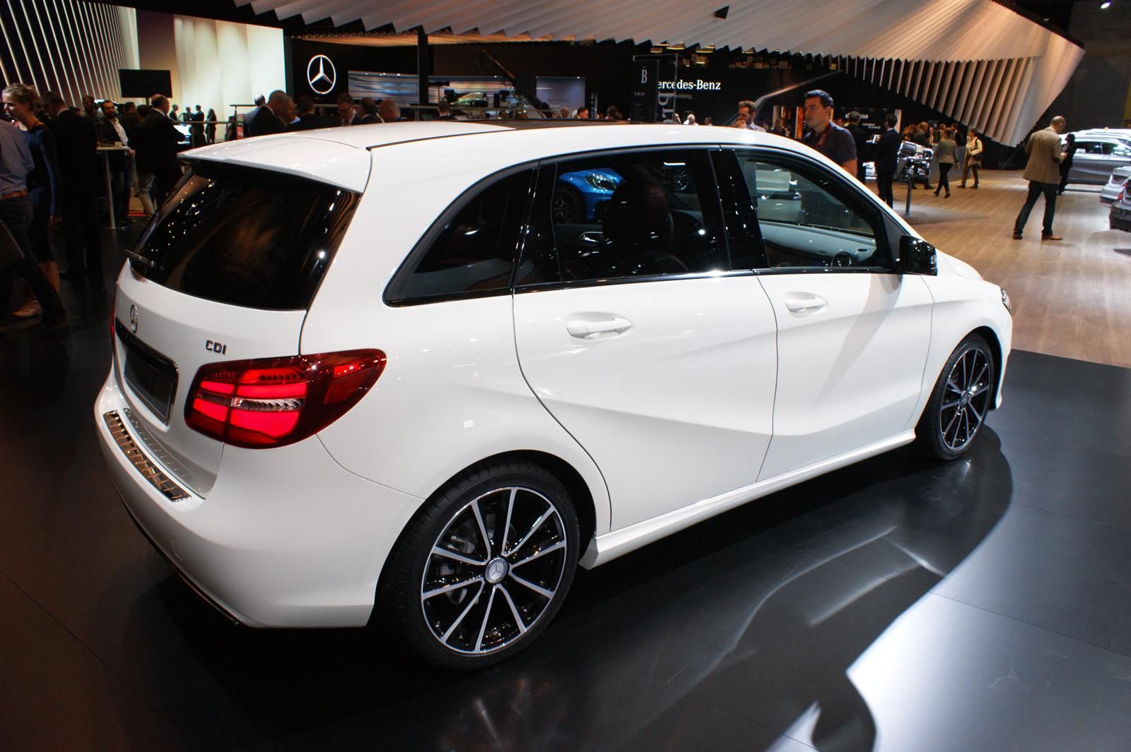 YEN� 2015 MERCEDES B SER�S� PAR�S FUARI RES�MLER�