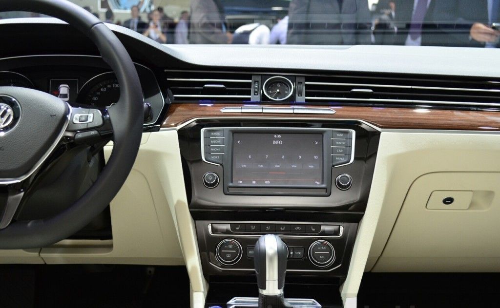 YEN� 2015 VW PASSAT PAR�S FUARI RES�MLER�