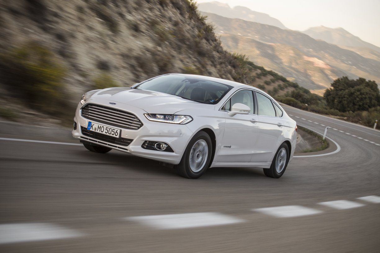 YEN 2015 FORD MONDEO HYBRD DETAYLI RESMLER