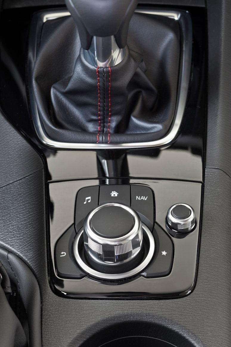 YEN MAZDA 3 SEDAN AYRINTILI RESM GALER