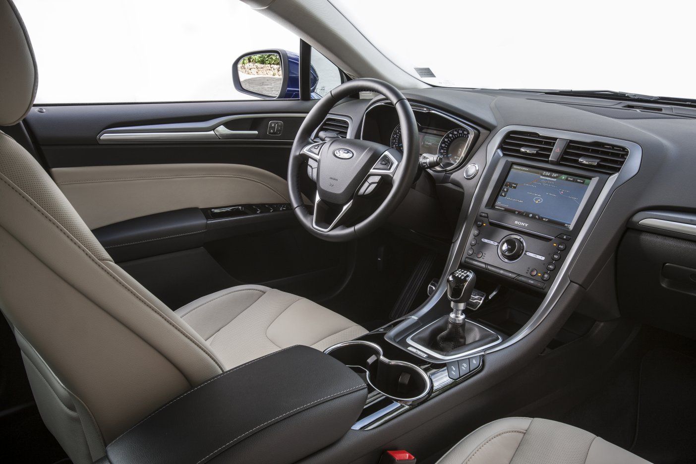 YEN 2015 FORD MONDEO VARANT DETAYLI RESMLER