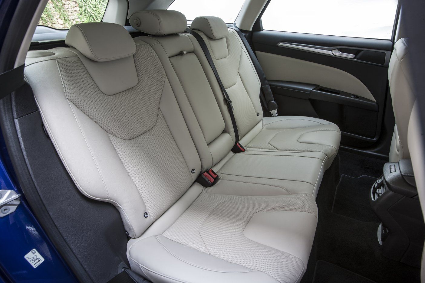 YEN 2015 FORD MONDEO VARANT DETAYLI RESMLER