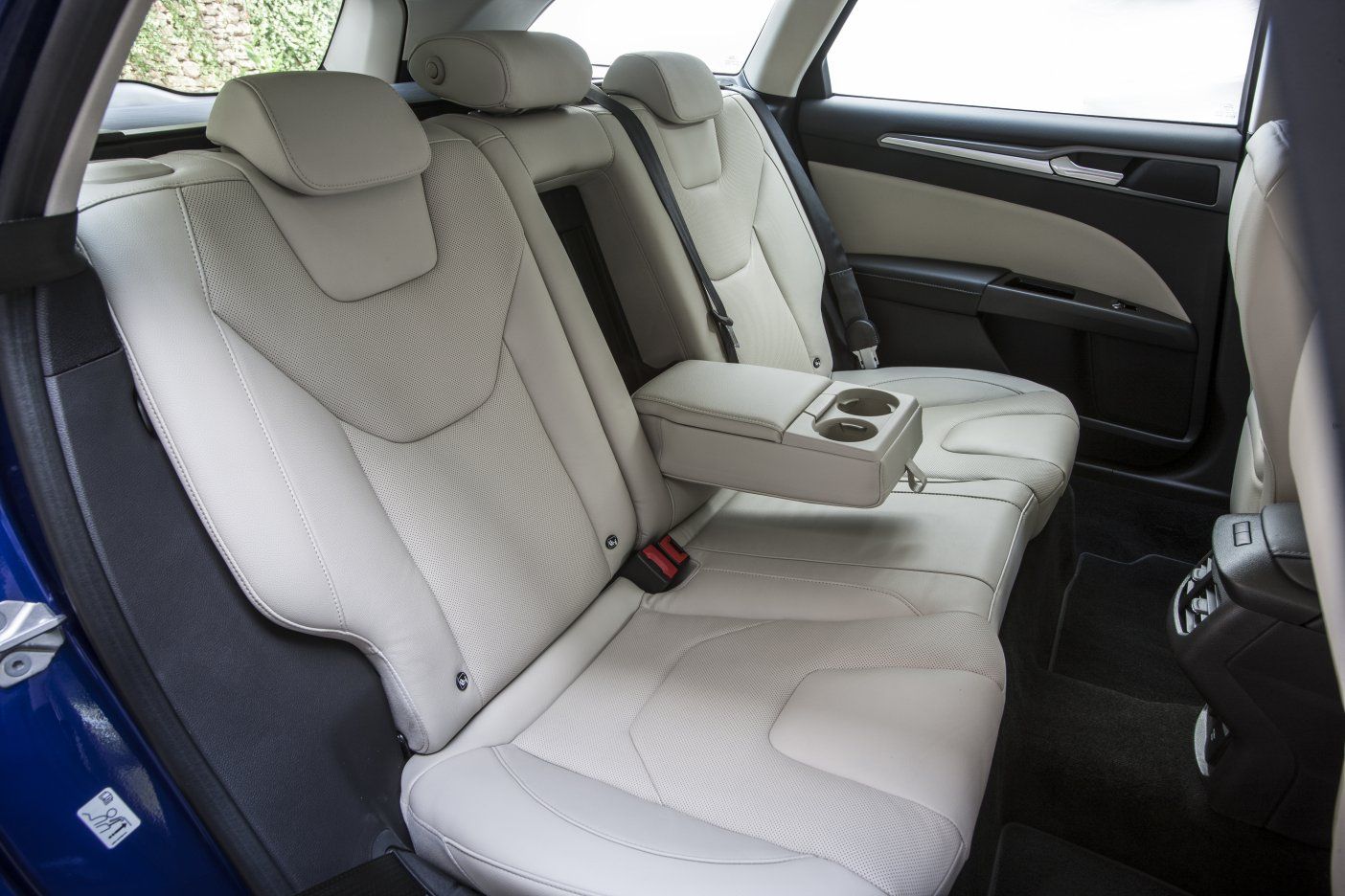 YEN 2015 FORD MONDEO VARANT DETAYLI RESMLER