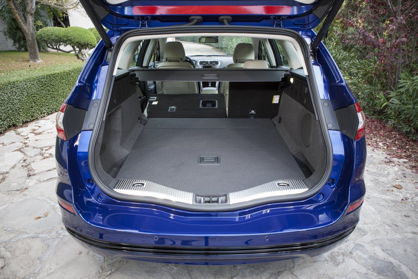 YEN 2015 FORD MONDEO VARANT DETAYLI RESMLER