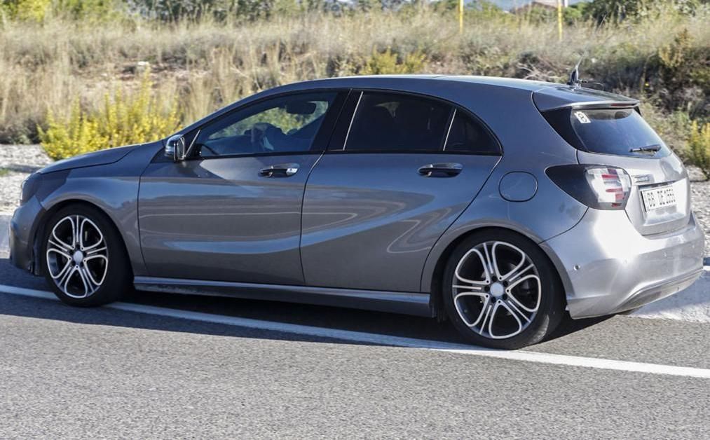 YEN 2015 MAKYAJLI MERCEDES A SERS HAFF KAMUFLAJLI RESMLER