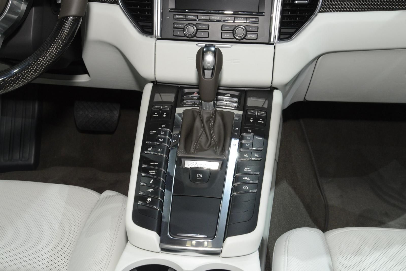 YEN PORSCHE MACAN LOS ANGLES TANITIM RESM GALERS