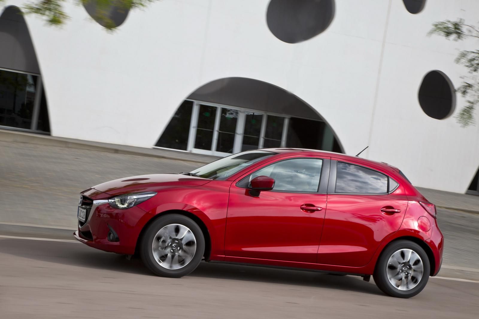 YEN MAZDA2 AVRUPA VERSYON DETAYLI RESM GALERS