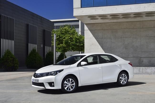 YEN TOYOTA COROLLA AYRINTILI RESM GALERS