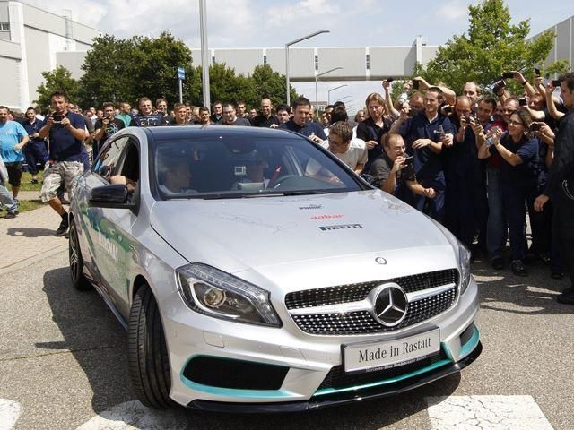 MERCEDES A 45 AMG PETRONAS GREEN EDTON RESM GALERS