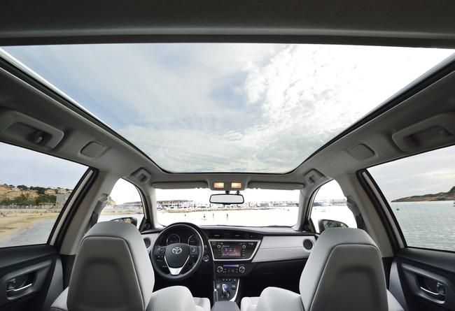 YEN TOYOTA AURS TOURNG SPORTS RESM FOTORAF GALERS