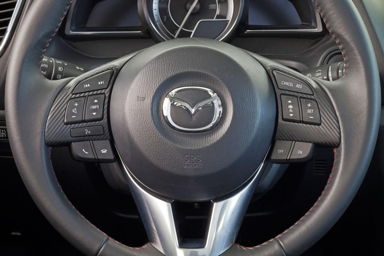 YEN MAZDA 3 SEDAN AYRINTILI RESM GALER