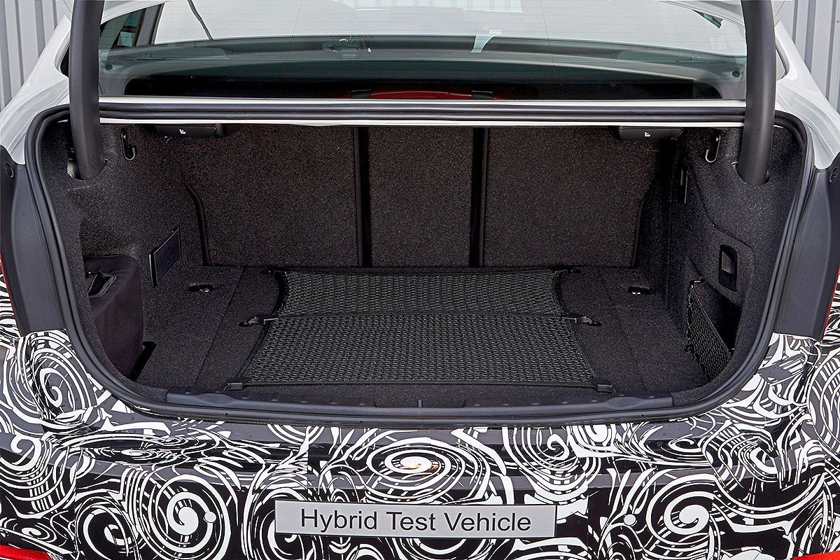 YEN 2016 BMW 3 SERS PLUG-IN-HYBRD LK KAMUFLAJLI RESMLER