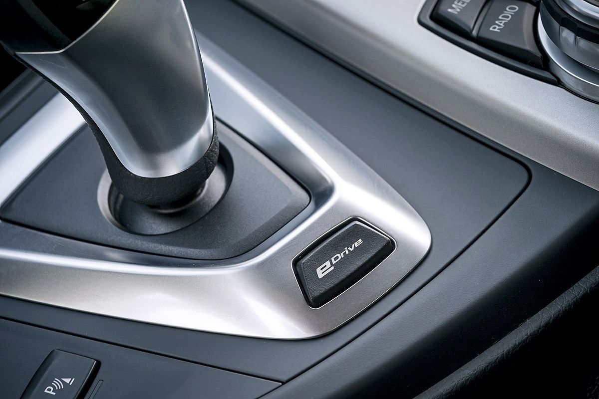 YEN 2016 BMW 3 SERS PLUG-IN-HYBRD LK KAMUFLAJLI RESMLER
