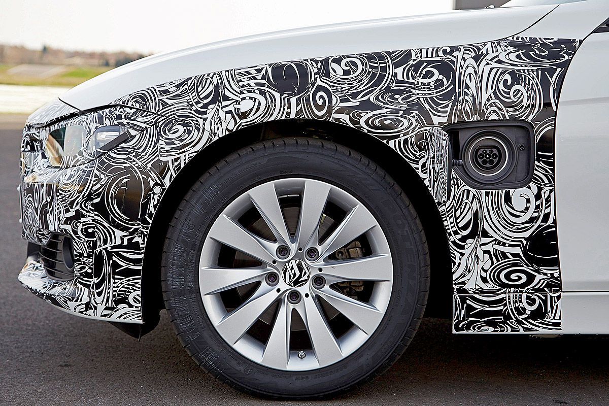 YEN 2016 BMW 3 SERS PLUG-IN-HYBRD LK KAMUFLAJLI RESMLER