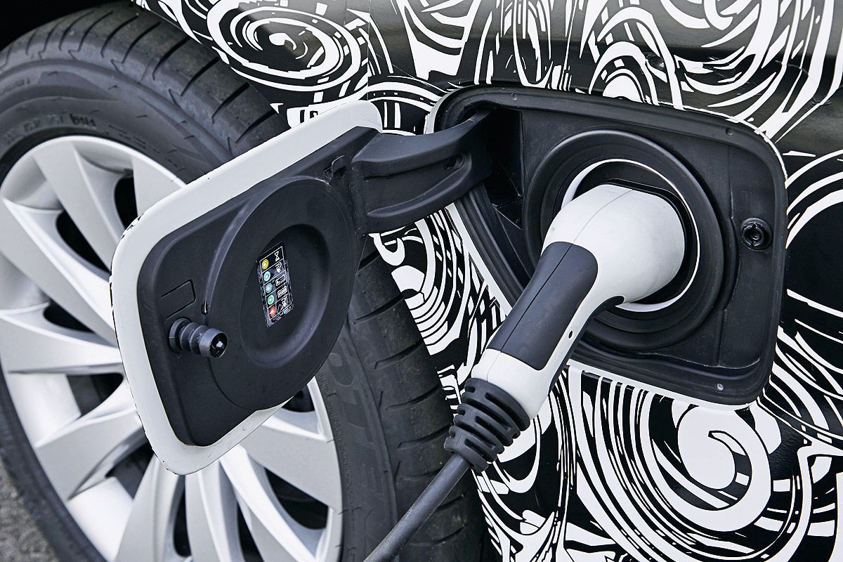 YEN 2016 BMW 3 SERS PLUG-IN-HYBRD LK KAMUFLAJLI RESMLER