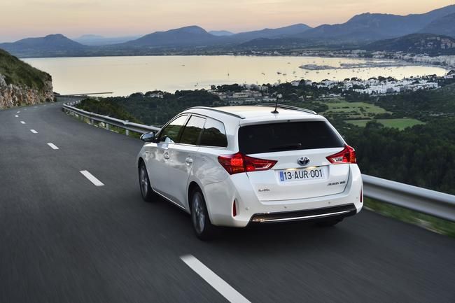 YEN TOYOTA AURS TOURNG SPORTS RESM FOTORAF GALERS