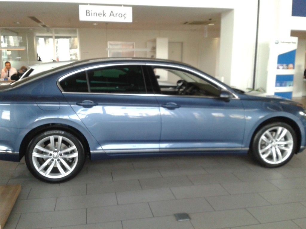YEN VOLKSWAGEN PASSAT BAYLERDE RESM GALERS