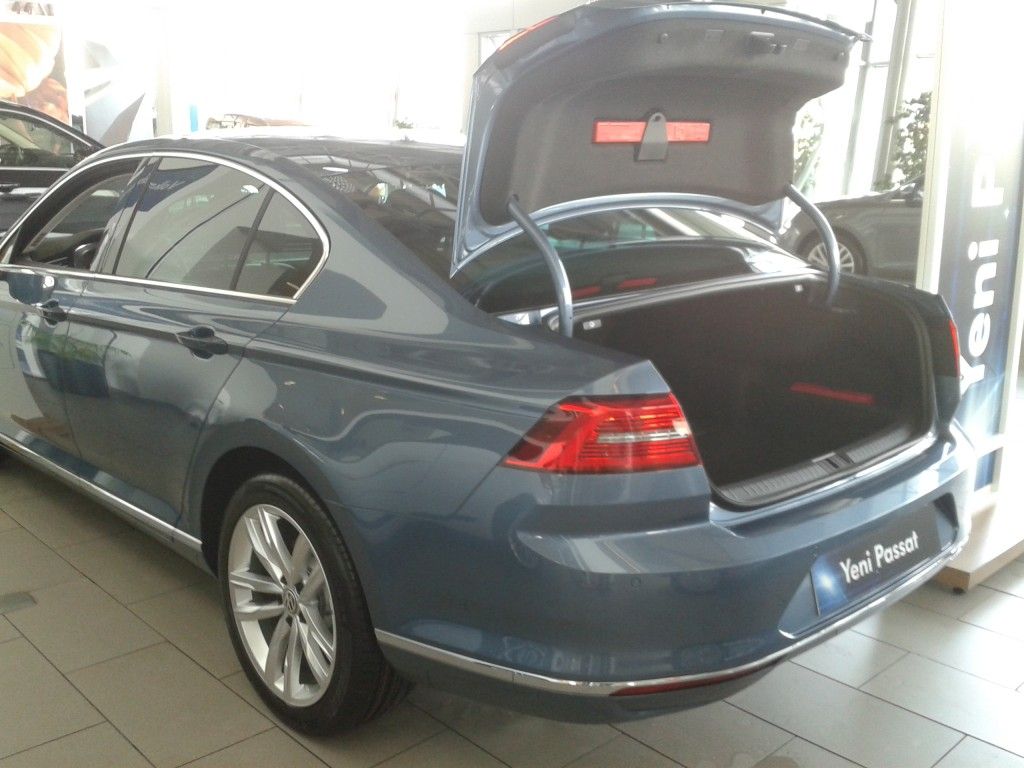 YEN VOLKSWAGEN PASSAT BAYLERDE RESM GALERS