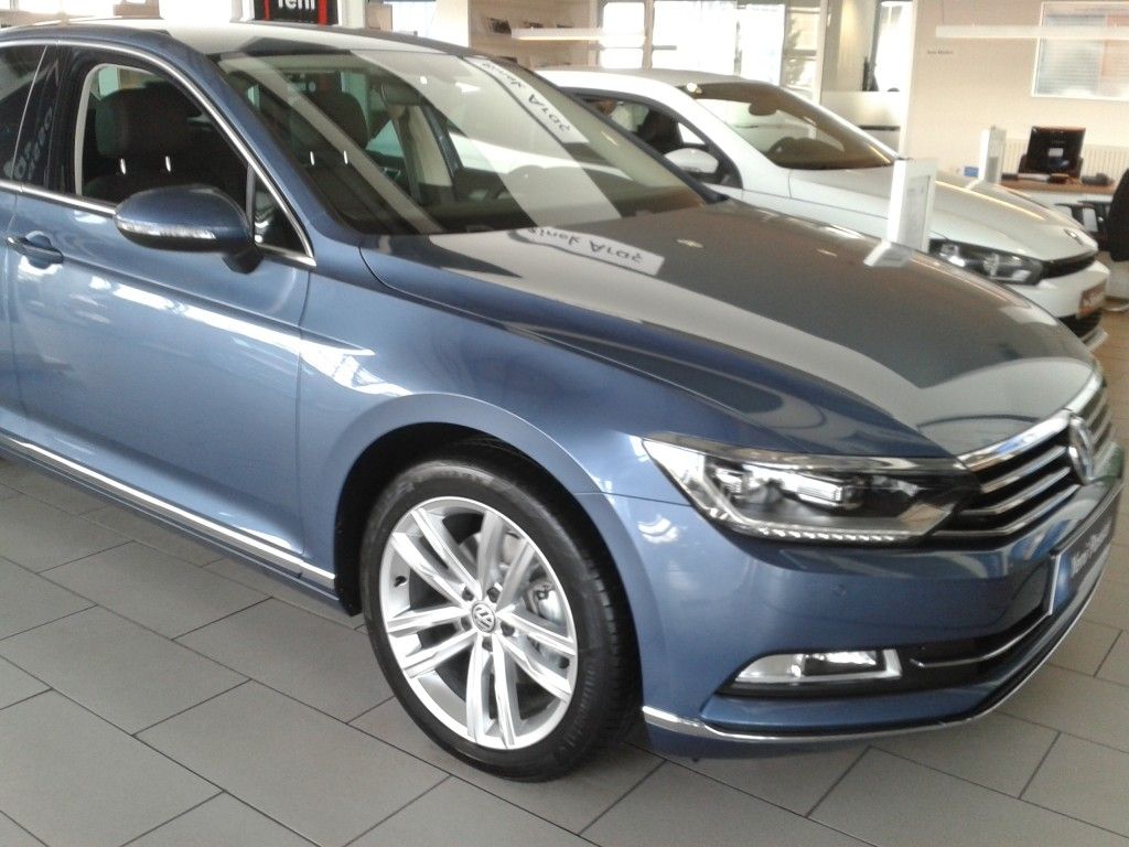 YEN VOLKSWAGEN PASSAT BAYLERDE RESM GALERS