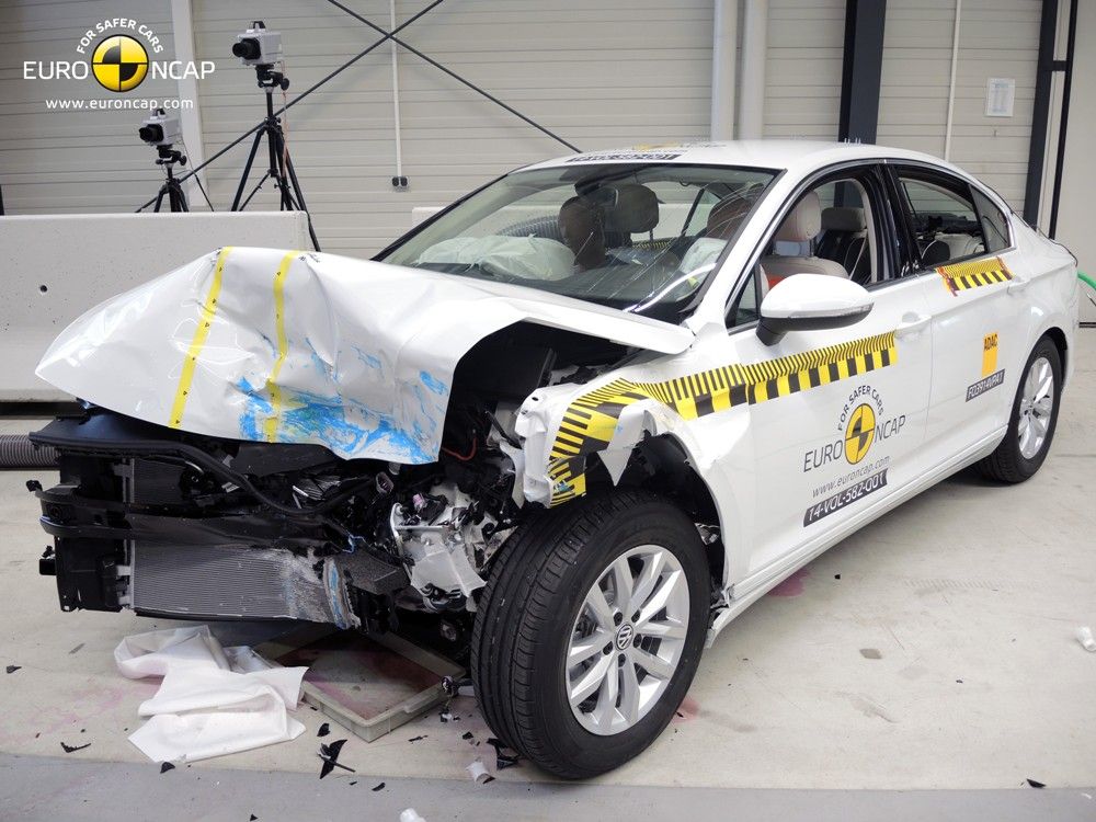 YEN 2015 VW PASSAT EURONCAP ARPIMA TEST RESMLER